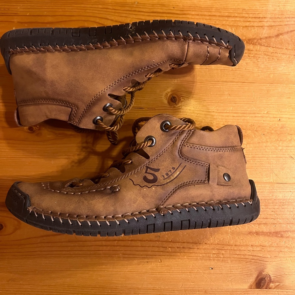 Source Unknown Tan Leather Boots with Black Soles